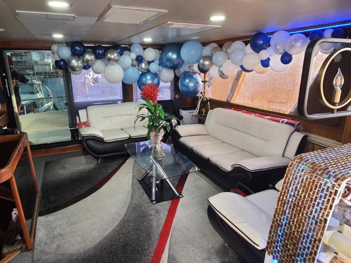 Cozy Ocean 3xdeck Yacht New York