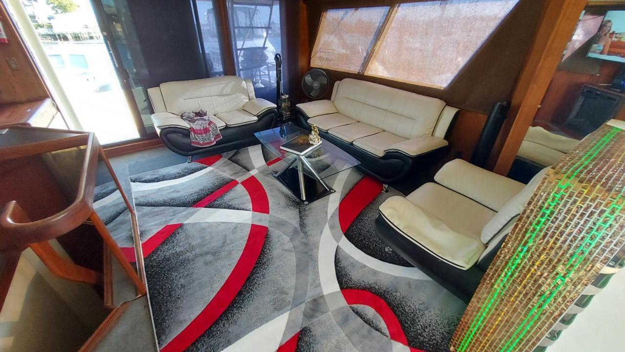 Botel Romantic @ Ocean 3-deck Yacht New York