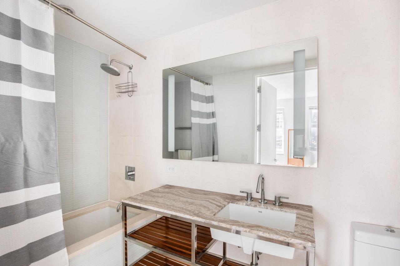 Apartment Midtown 1br W Doorman Gym Wd Nr Rock Center Nyc-1130 New York