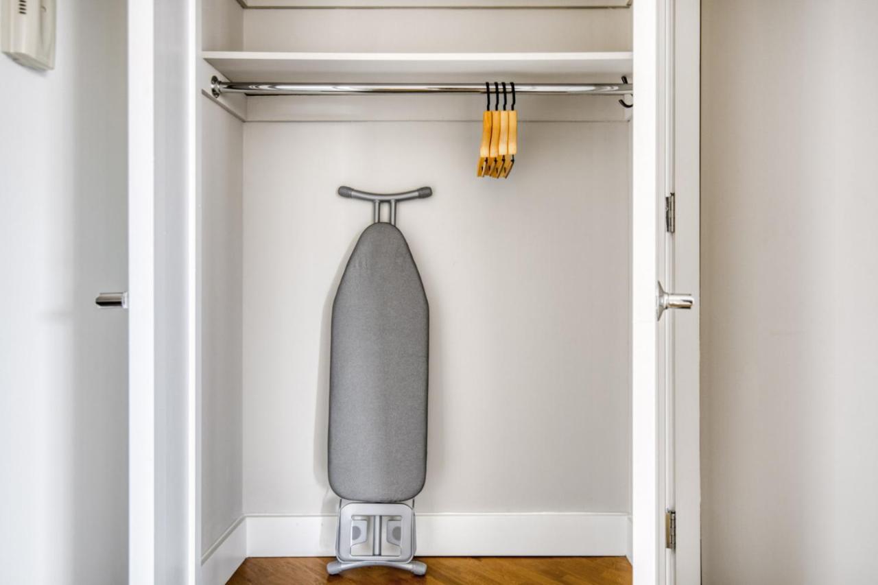 Ues 2br W Dm Elevator Gym Nr Park Nyc-918 Apartment