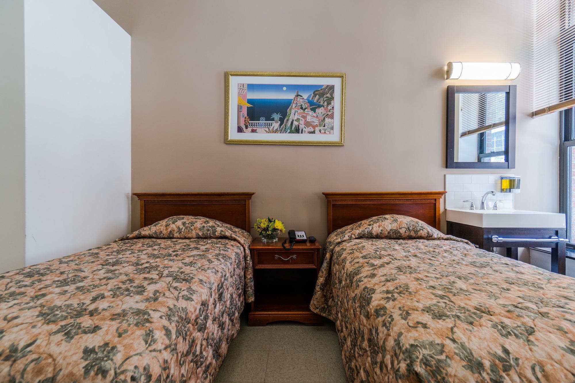 Americana Hotel 2*