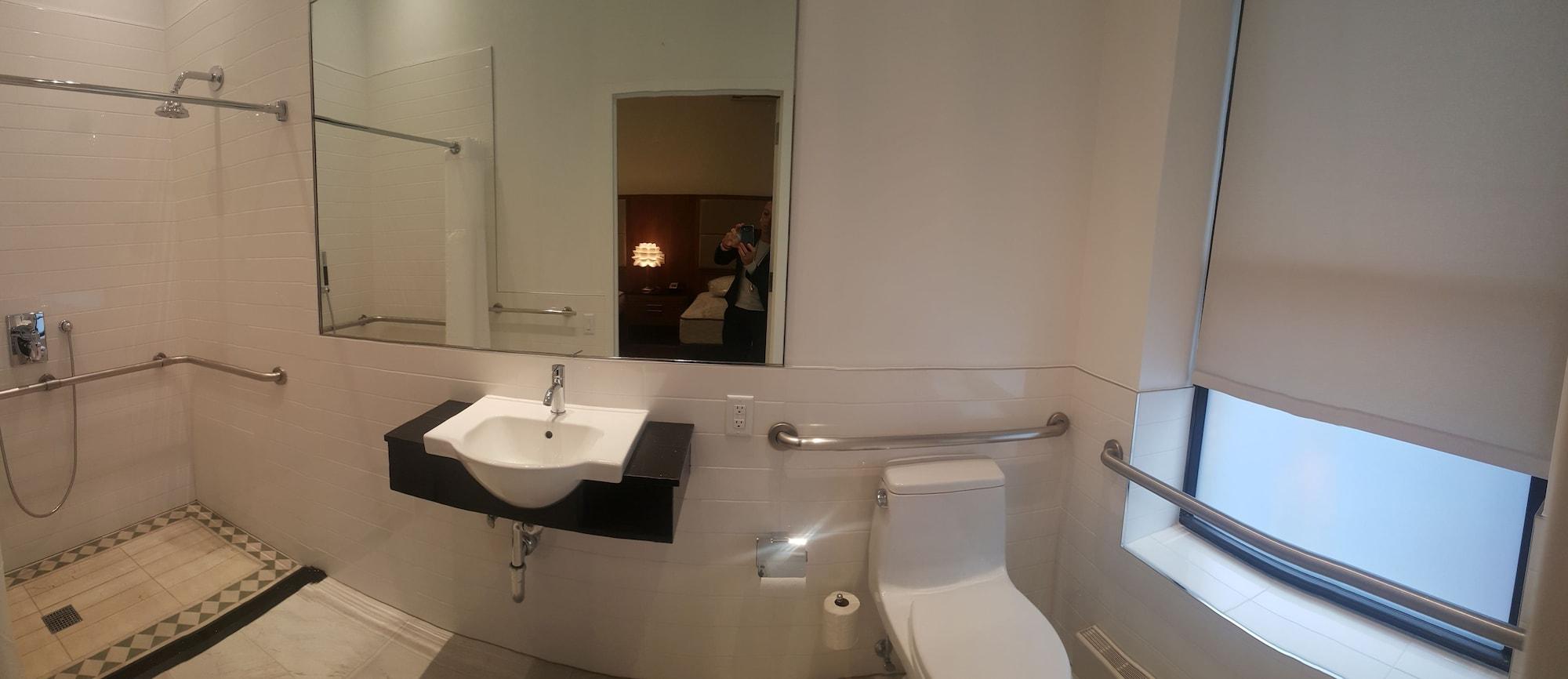 Americana Hotel