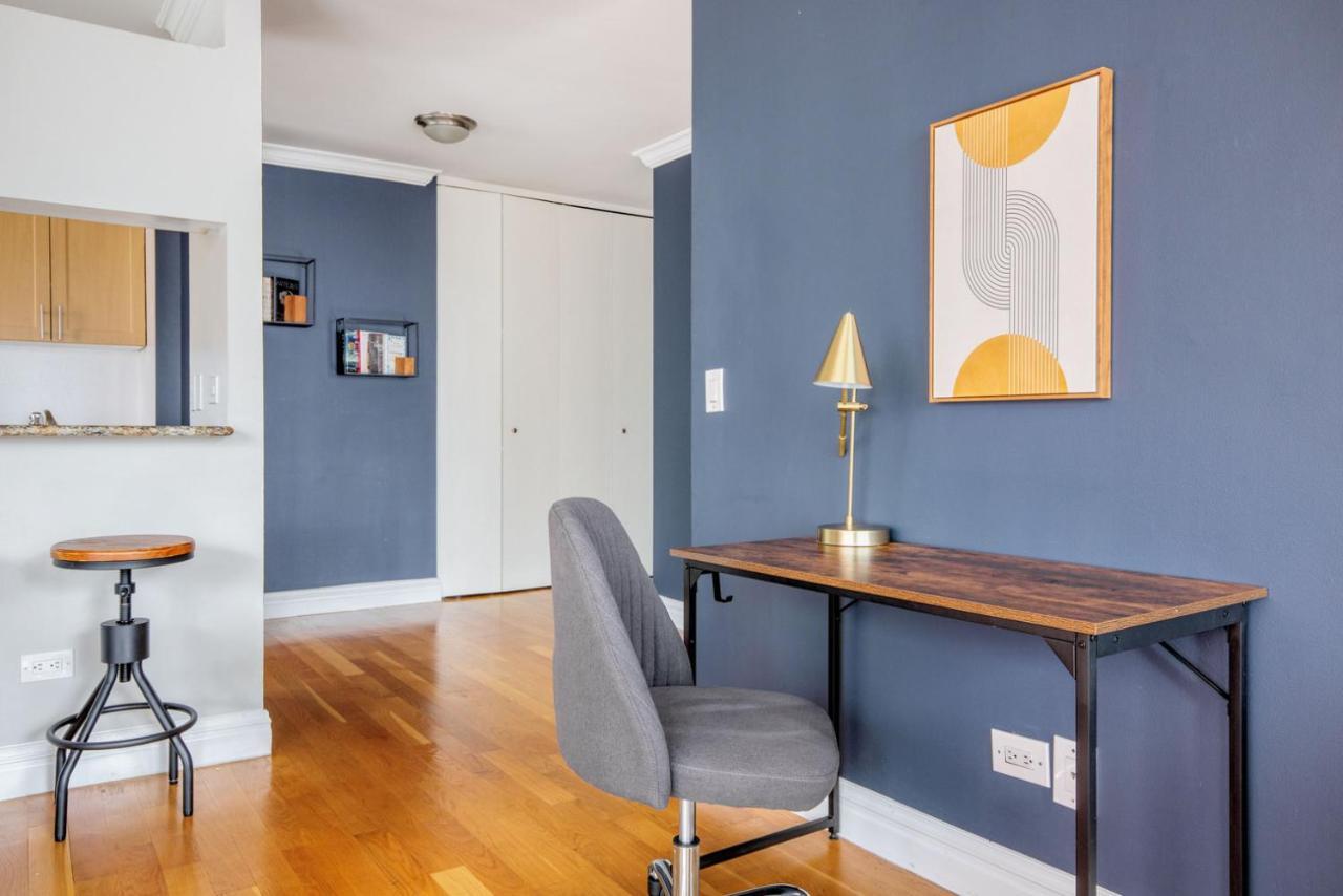 Apartment Midtown 1br W Water Views Indoor Pool Nyc-36