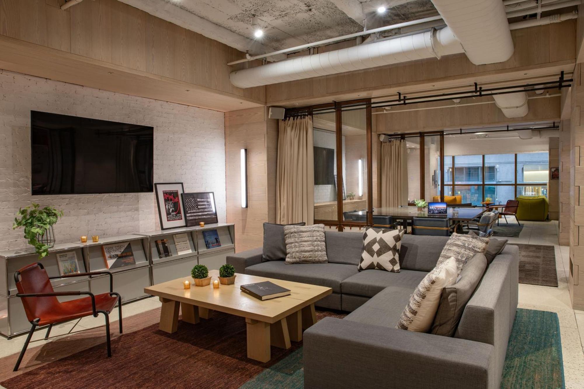 Hotel Moxy Nyc Times Square 4*
