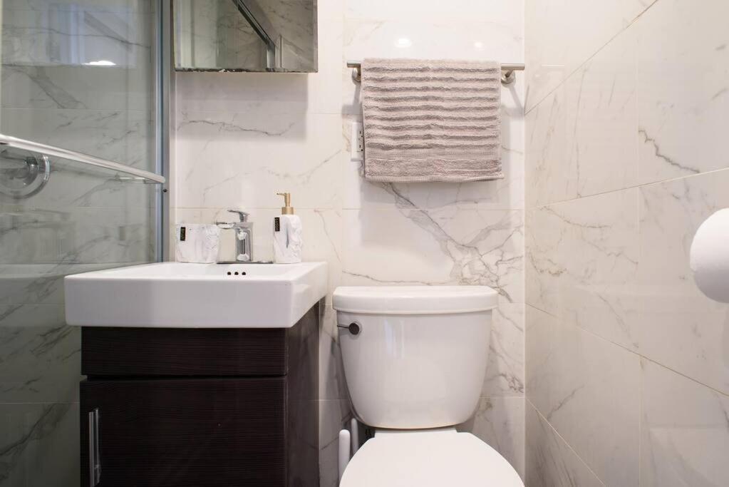 Apartment 69-5a Modern Lower East Side 1br Brand New New York