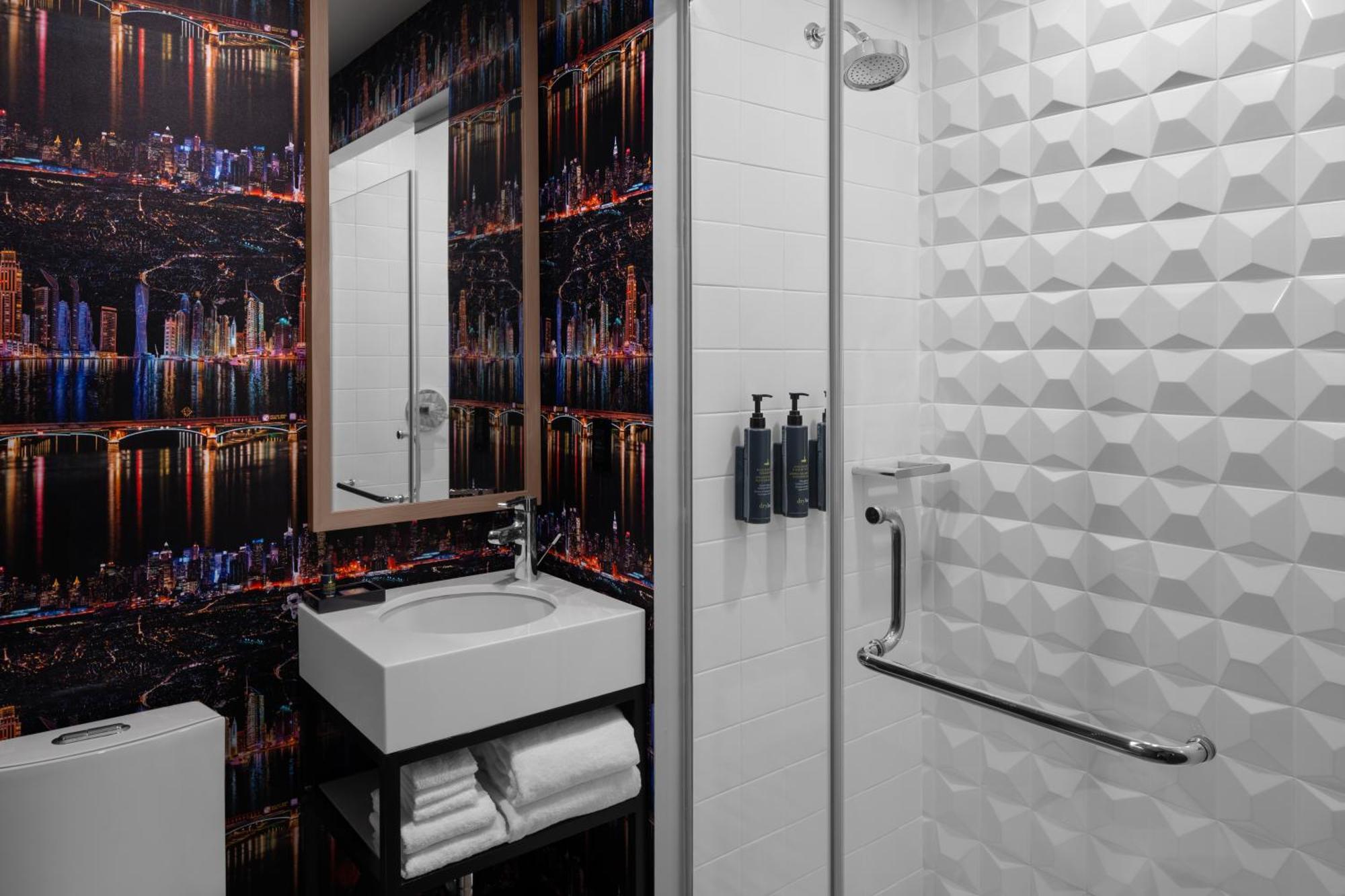 Aloft Chelsea 4*