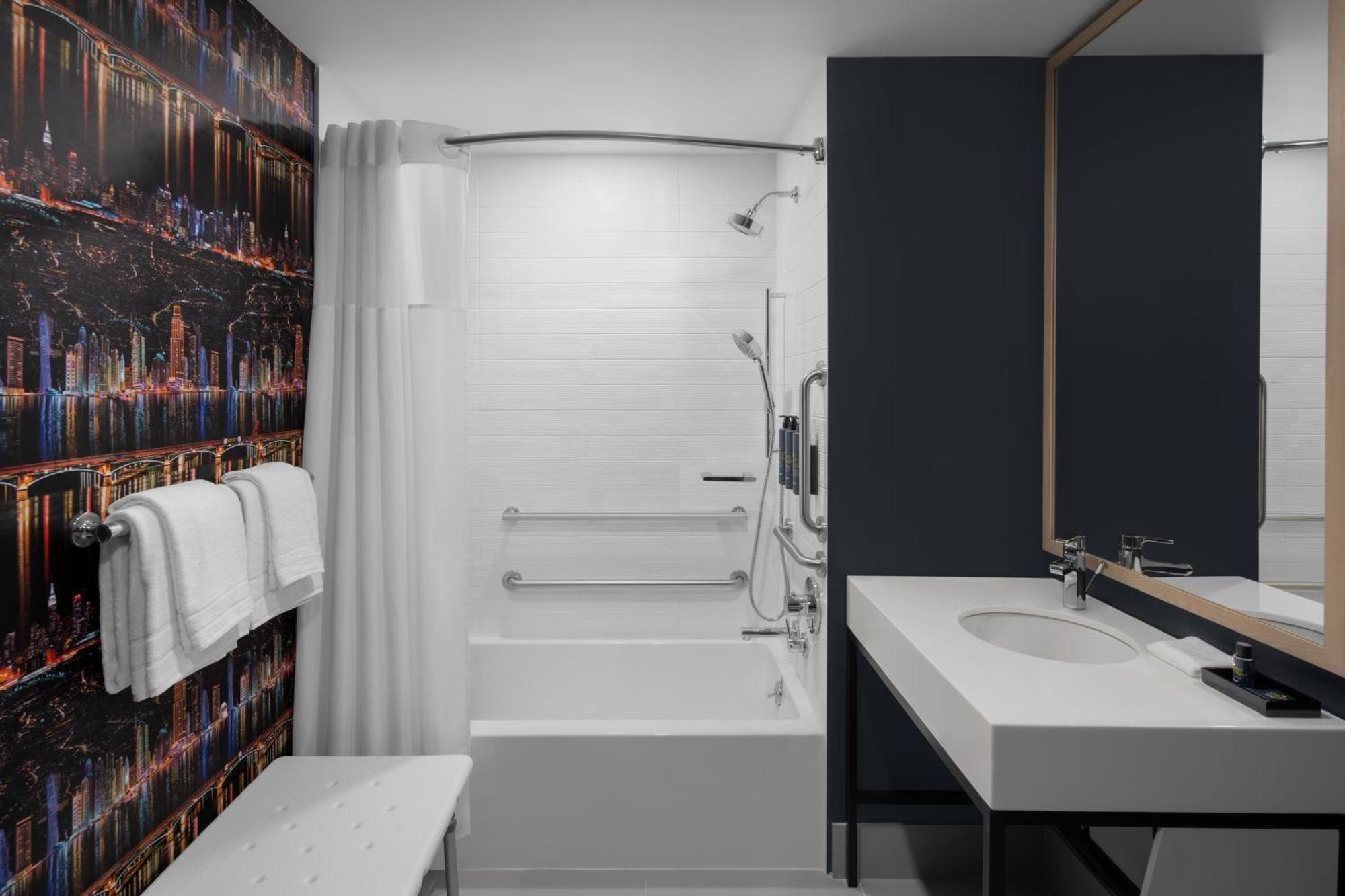 Aloft Chelsea Hotel 4*