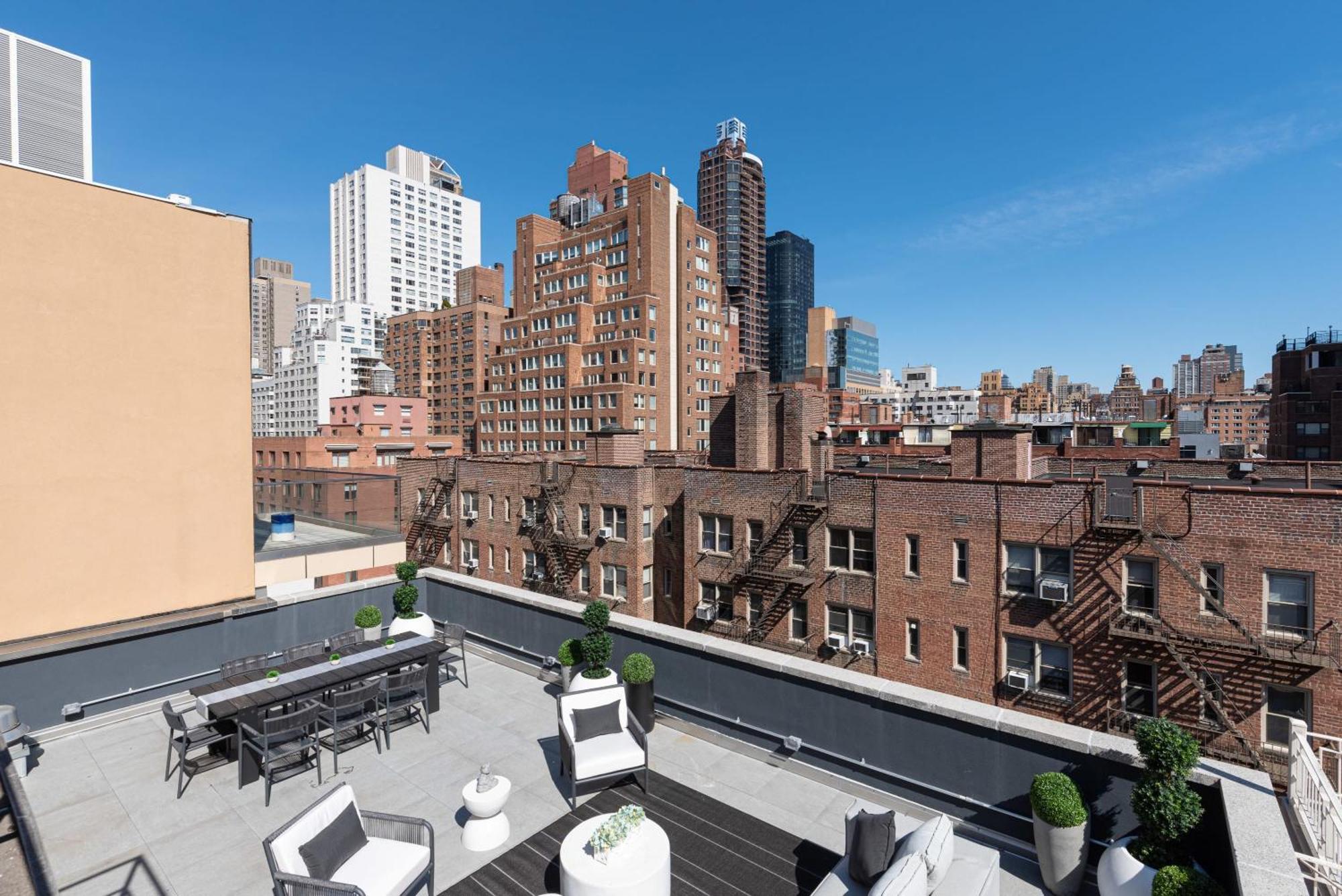 Apartment 3br Penthouse With Massive Private Rooftop *