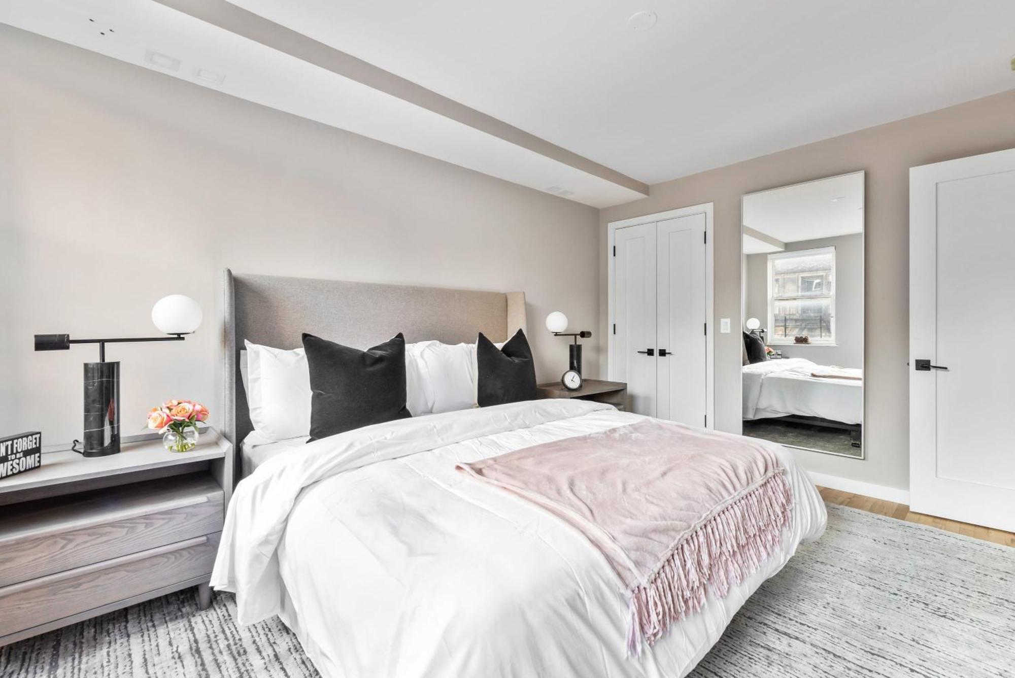 3br Penthouse With Massive Private Rooftop Apartment *