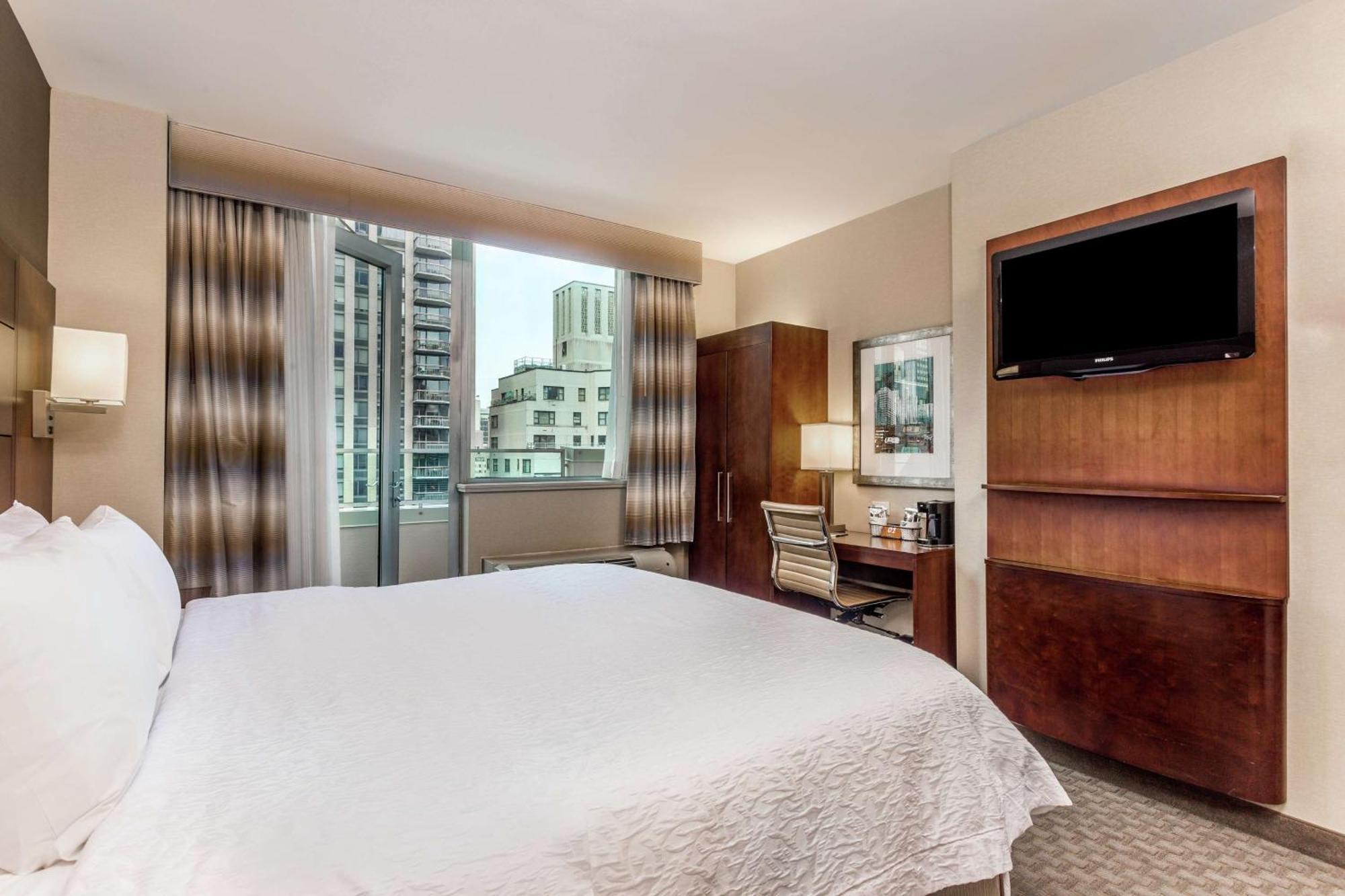 Hampton Manhattan Grand