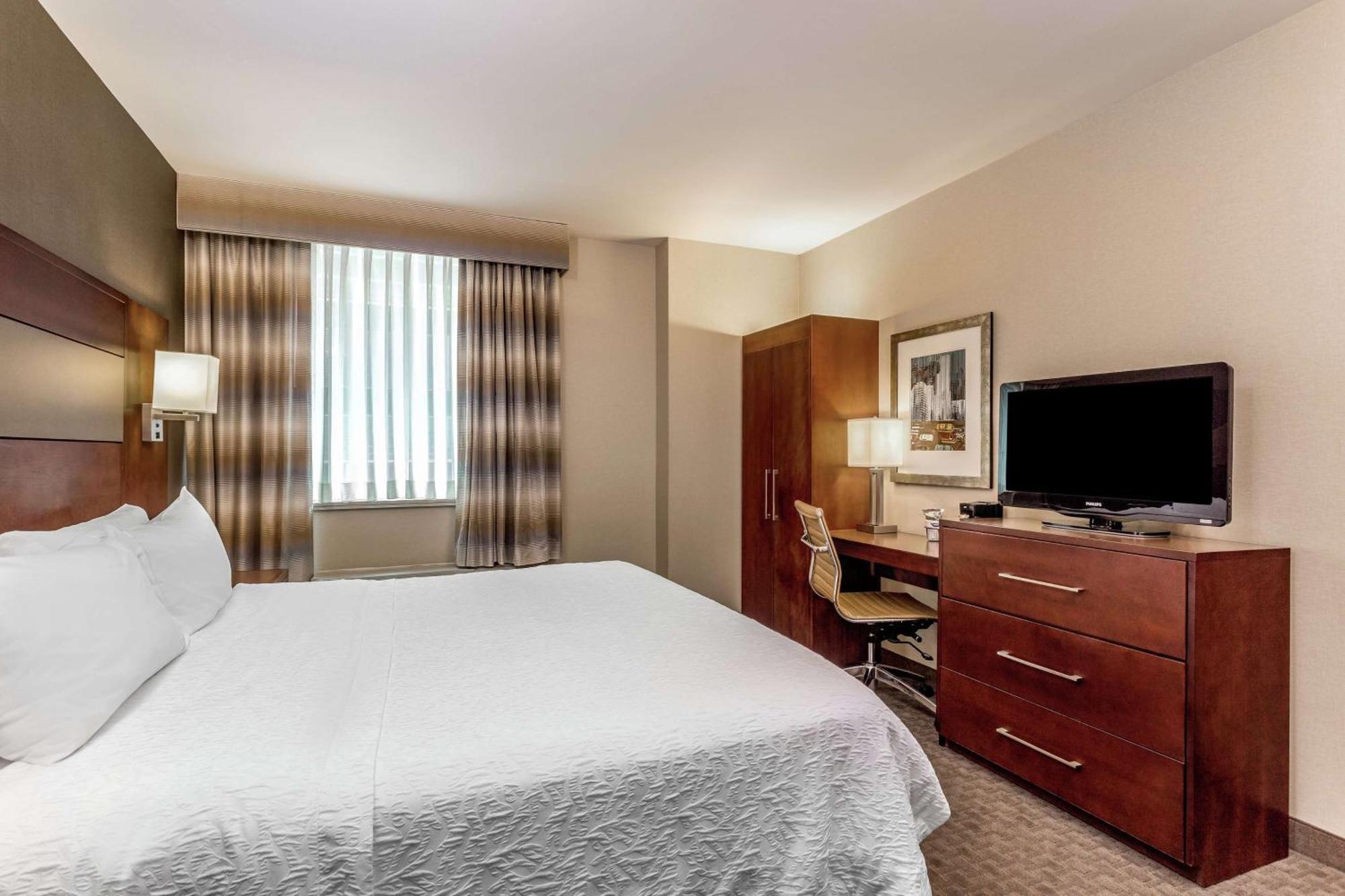 Hampton Manhattan Grand 3*