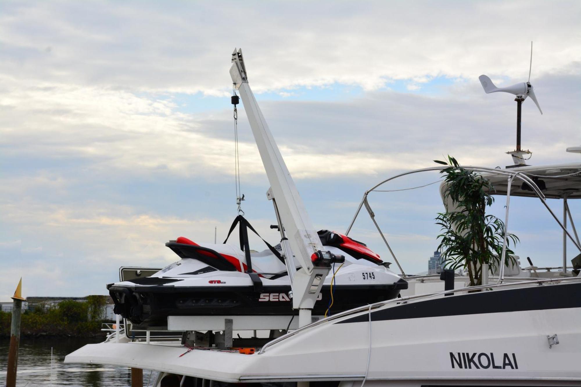 Botel Romantic @ Ocean 3-deck Yacht *