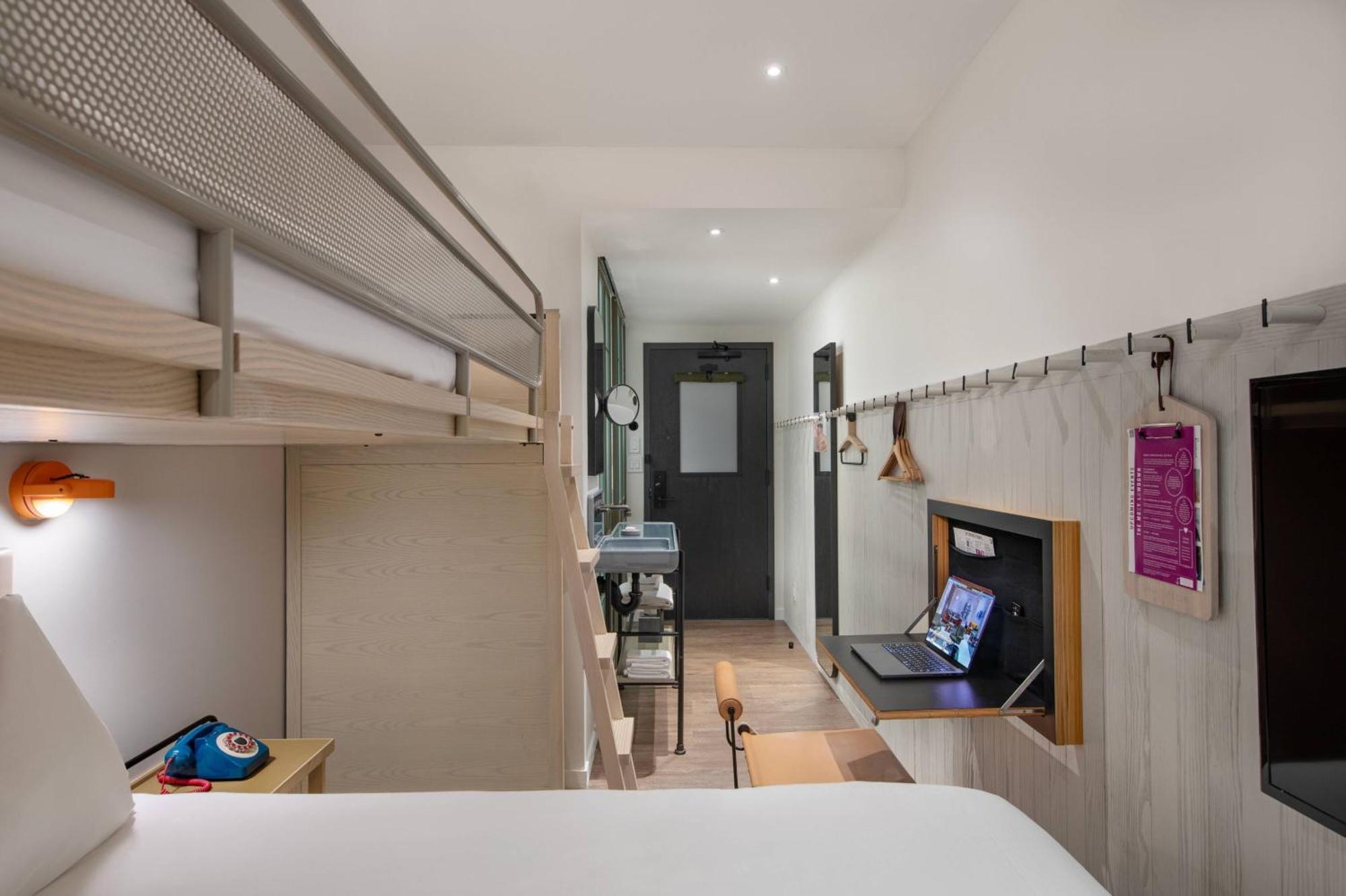 Moxy Nyc Times Square Hotel New York