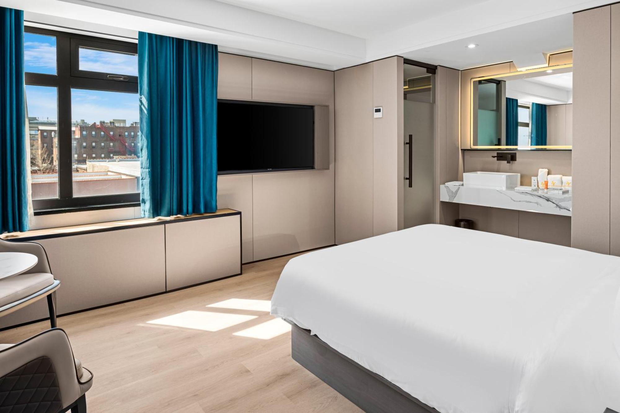 Ly Hotel New York