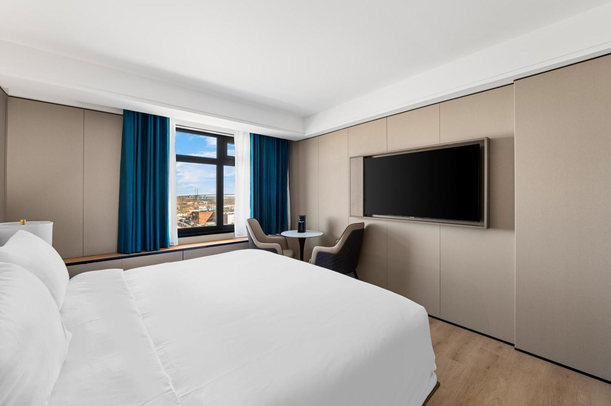 Ly Hotel New York