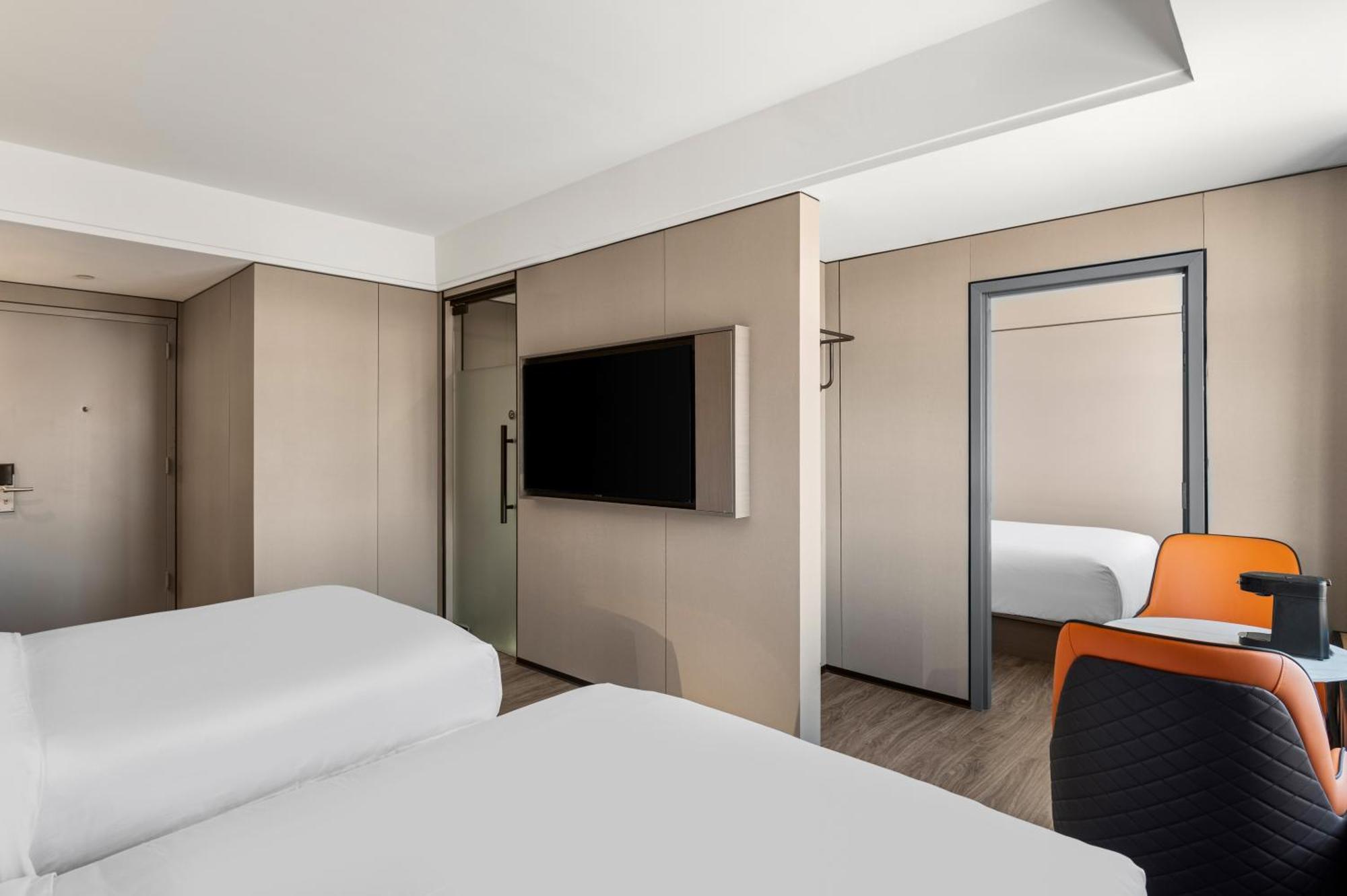 Ly Hotel New York