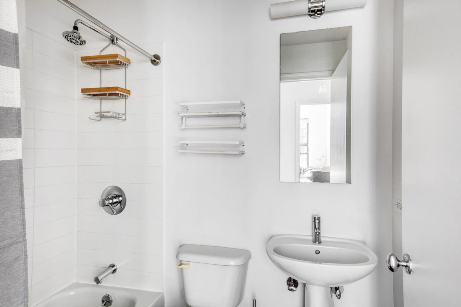 Apartment Uws 1br W Doorman Elevator Nr Park Nyc-777 *