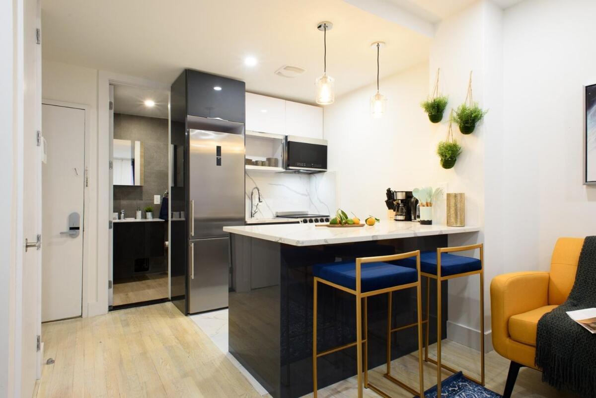 1597-9 Renovated Prime Ues Wd In Unit *