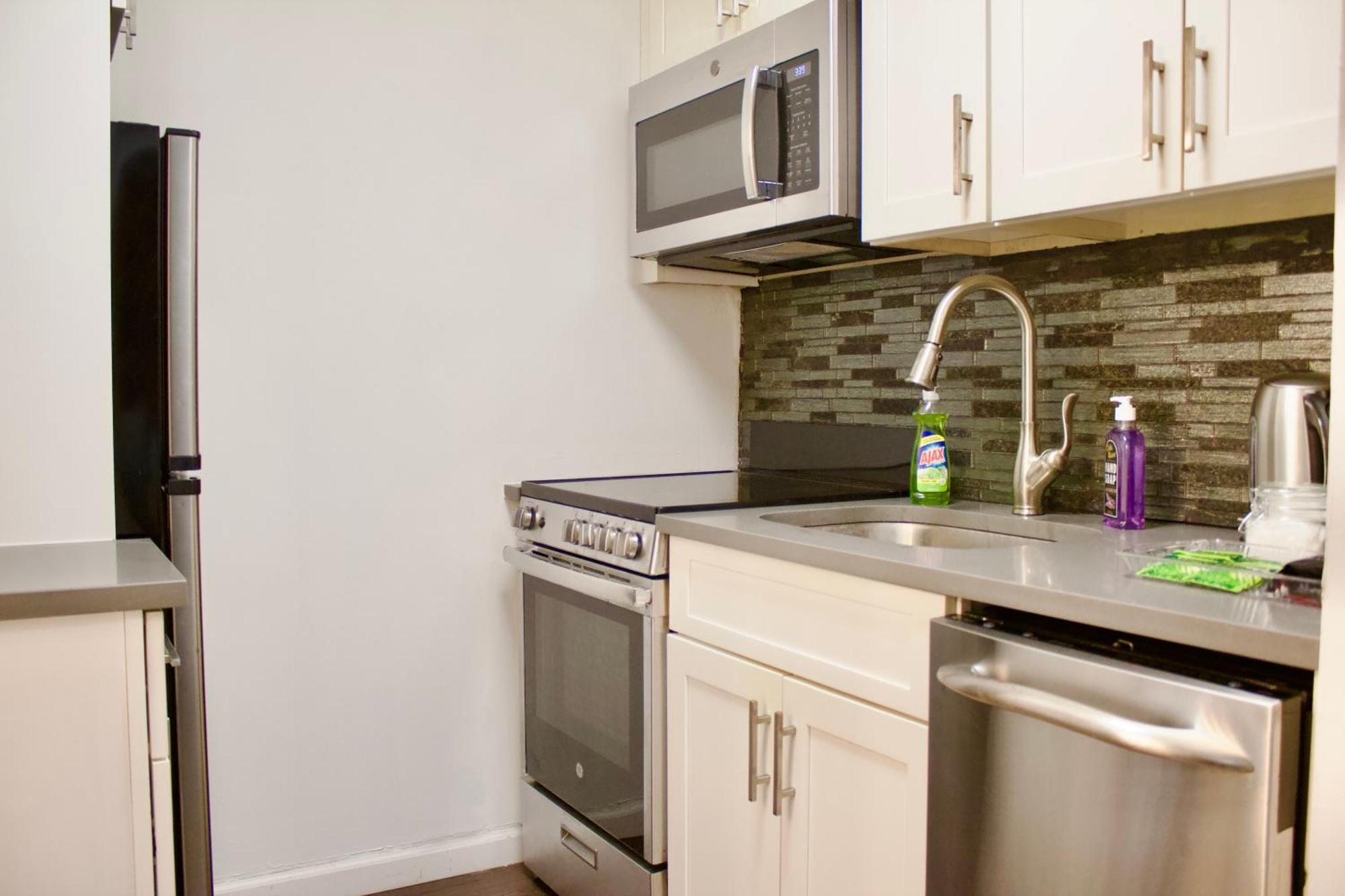Times Square Manhattan 2br Apartment! Apartment New York