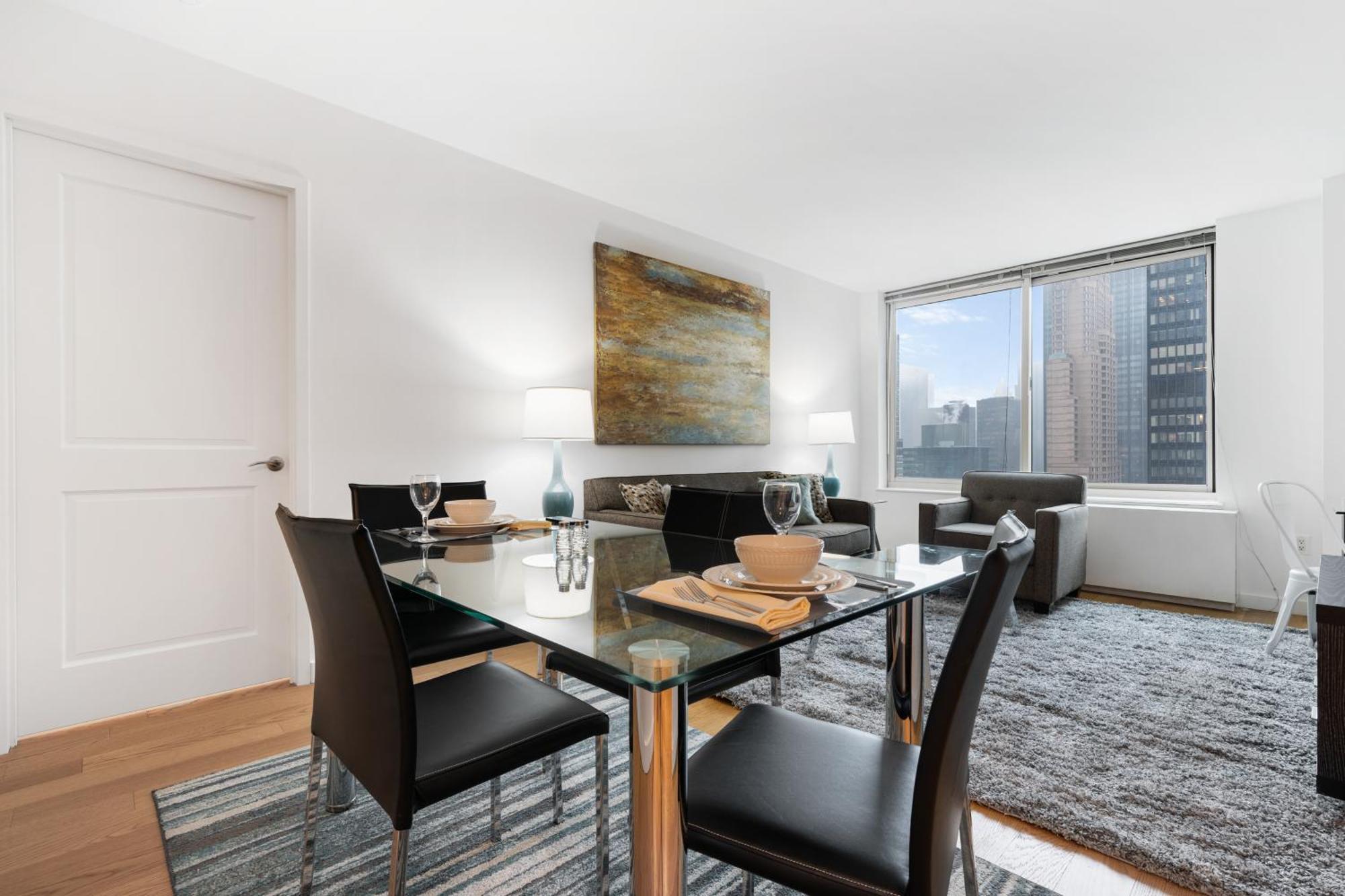 Global Luxury At The Marc Apartment *
