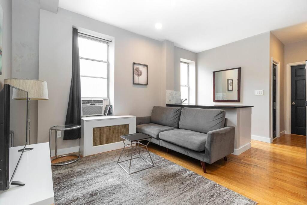 Apartment Renovated Lower East Side 2br 1ba 5 Min Walk To Soho! New York