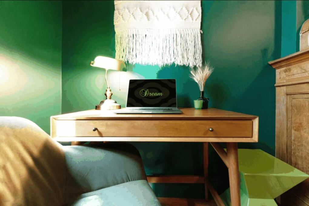The Room: 70s Groove Themed *