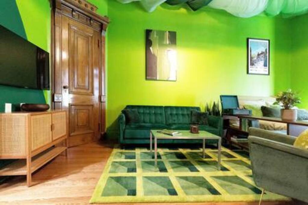 Apartment The Room: 70s Groove Themed New York