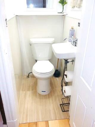 Lic, Next To Manhattan, 3 Bedroom Cozy Apt * New York