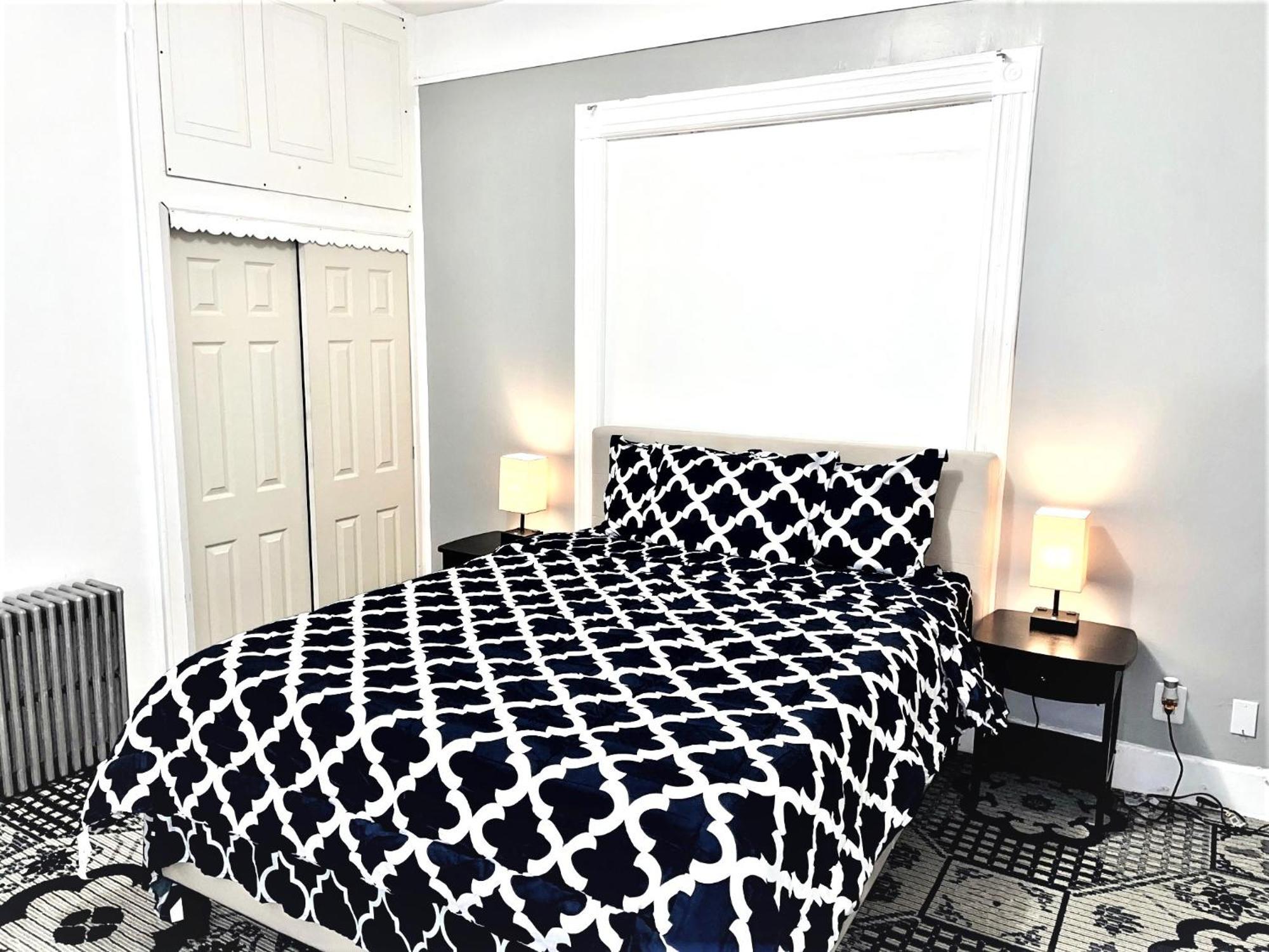 Lic, Next To Manhattan, 3 Bedroom Cozy Apt