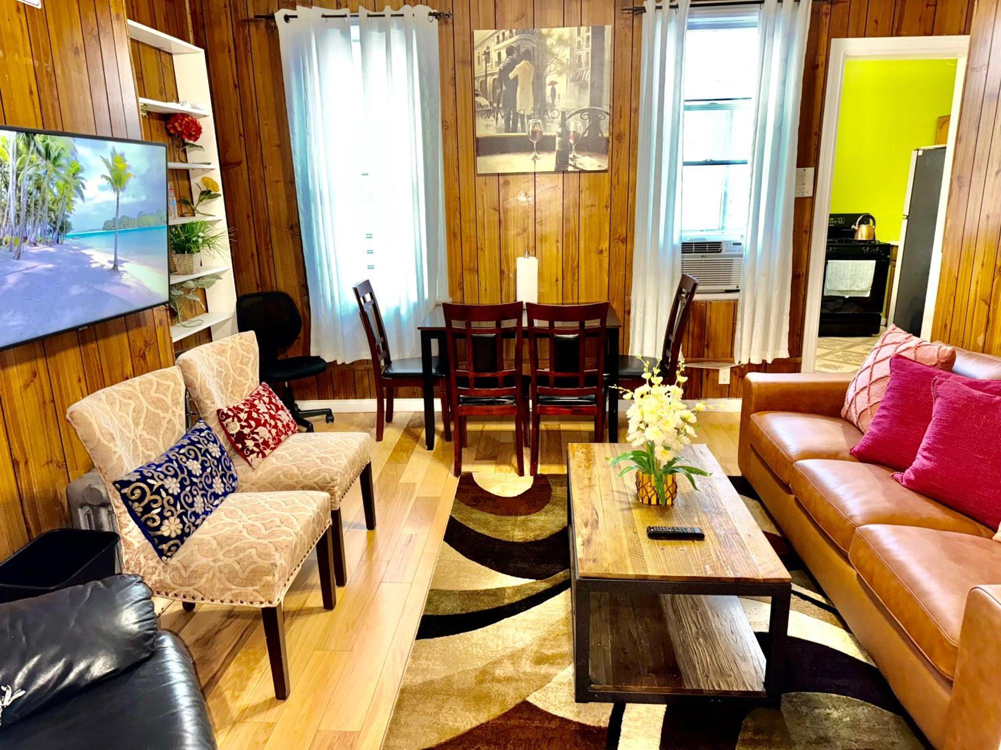 Lic, Next To Manhattan, 3 Bedroom Cozy Apt * New York