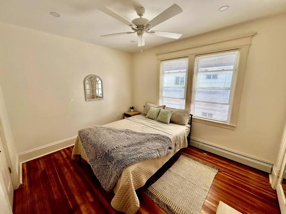 Modern - 3 Bedrooms, 2 Bathrooms Apartment New York