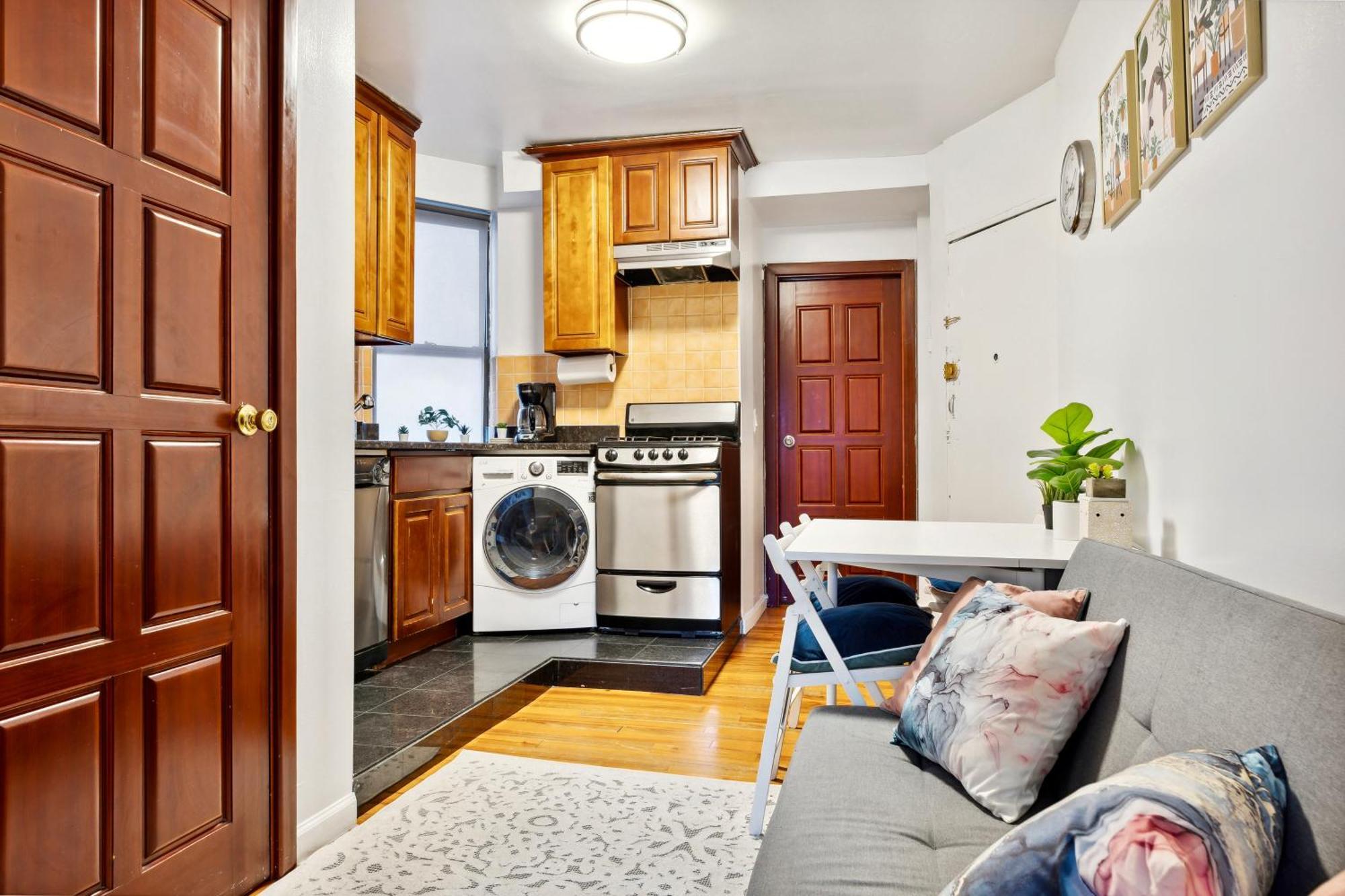 Apartment 2 Bd Central Apt Next To Diamond District *