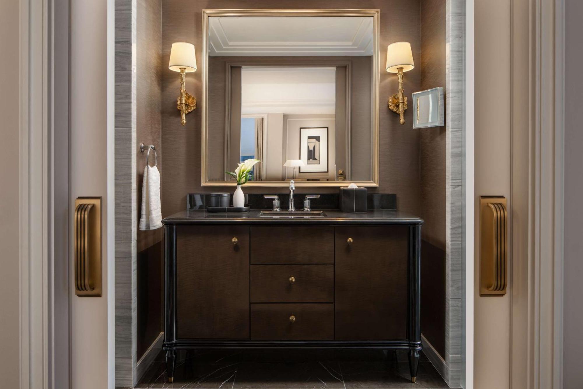 Waldorf Astoria Hotel 4*