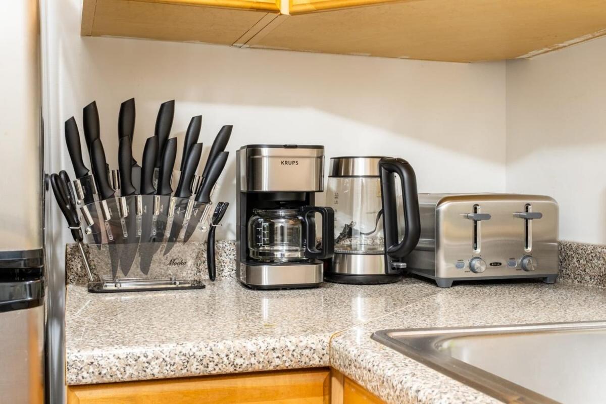 49-3b Newly Renovated 2br Wd Midtown East New York