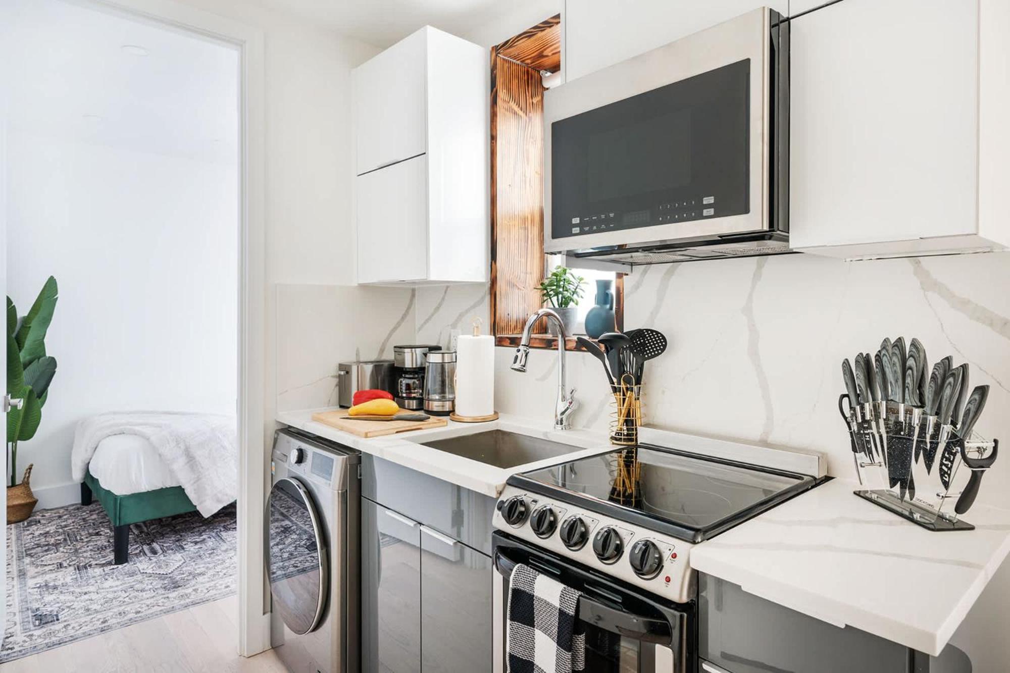48-3fe 2br Prime Midtown West Apartment New York