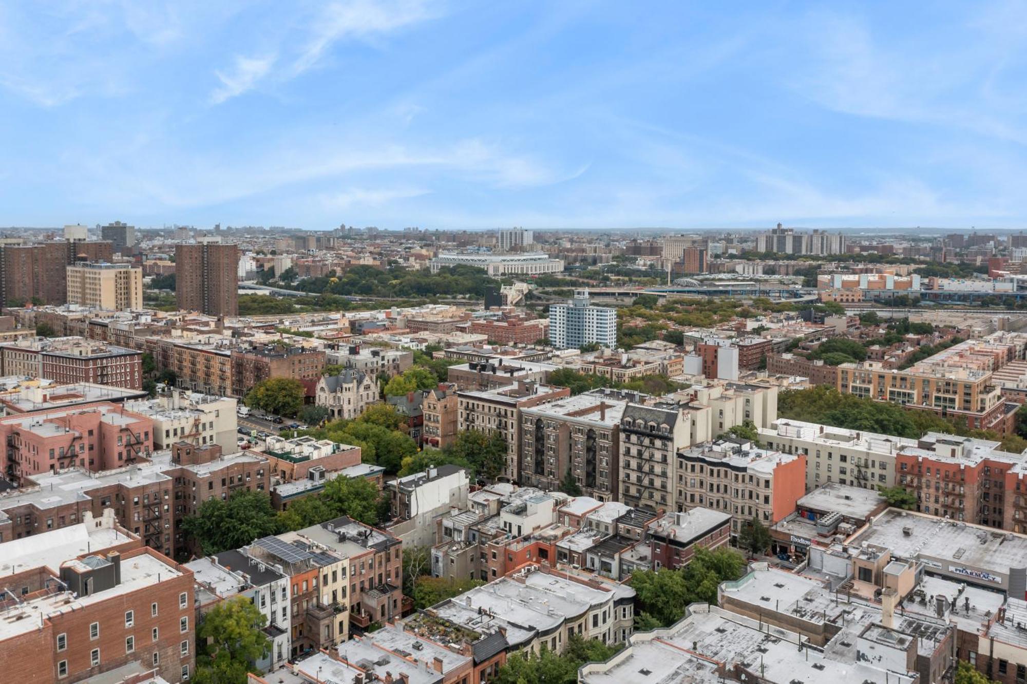 Artful 3 Bdr And Private Patio Near Subway And Stadium At 