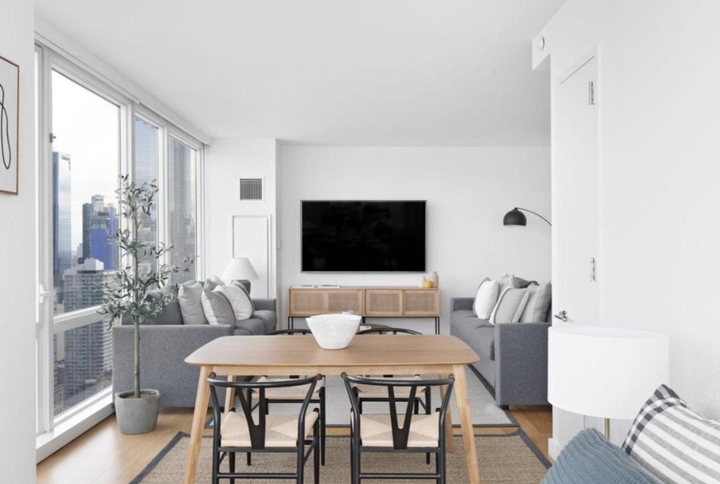 Super Stunning Views With Amazing 2 Beds 1,5 Bath Apartment *
