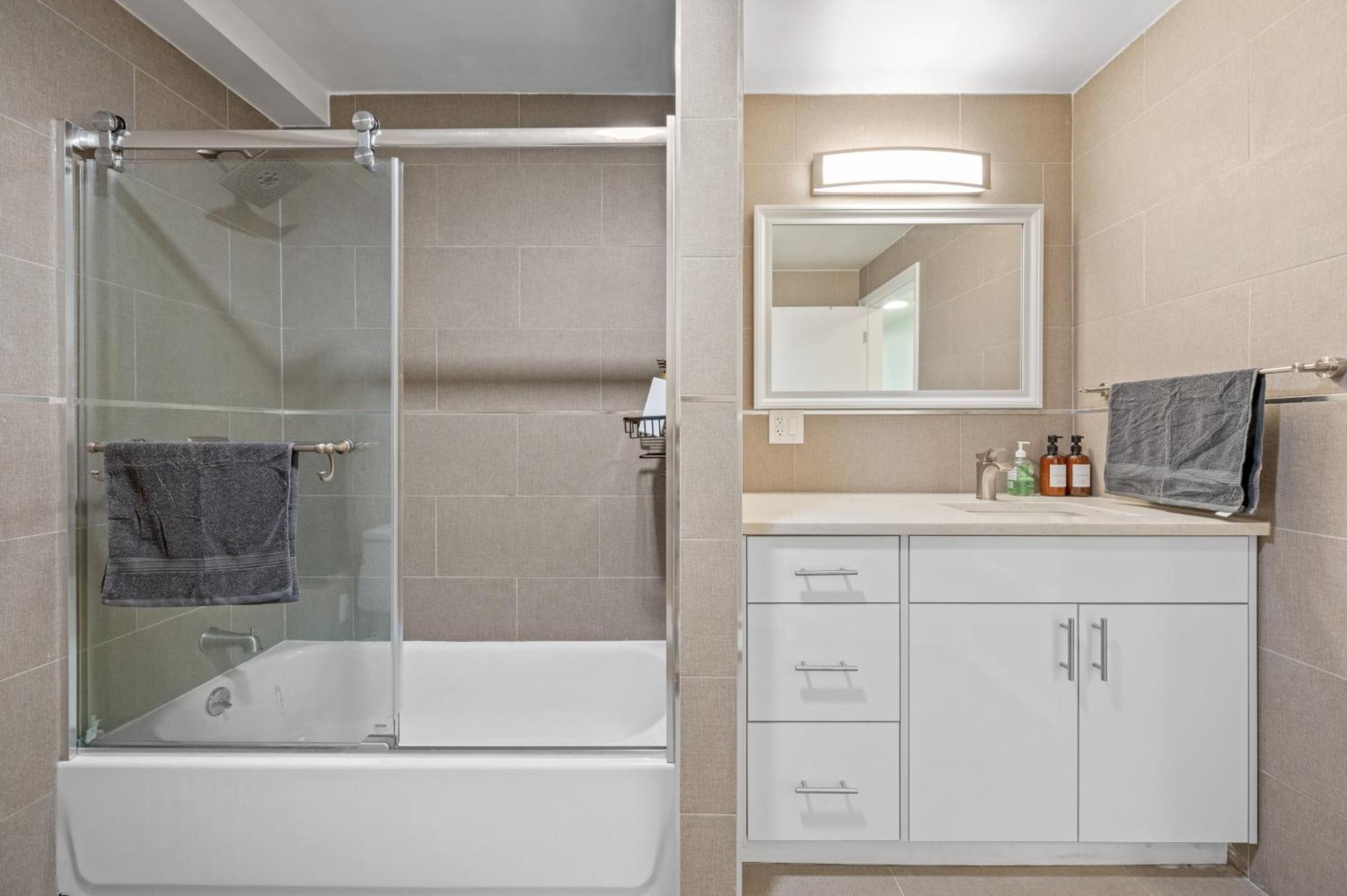 Upper East Side Luxury 3br 2b 1700 Square Feet Hotel New York