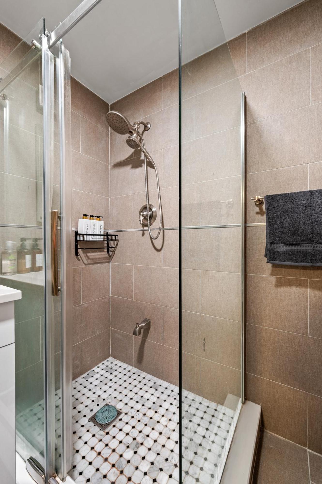 Upper East Side Luxury 3br 2b 1700 Square Feet Hotel 4*