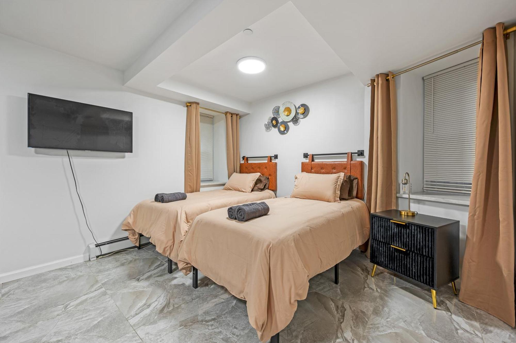 Upper East Side Luxury 3br 2b 1700 Square Feet Hotel