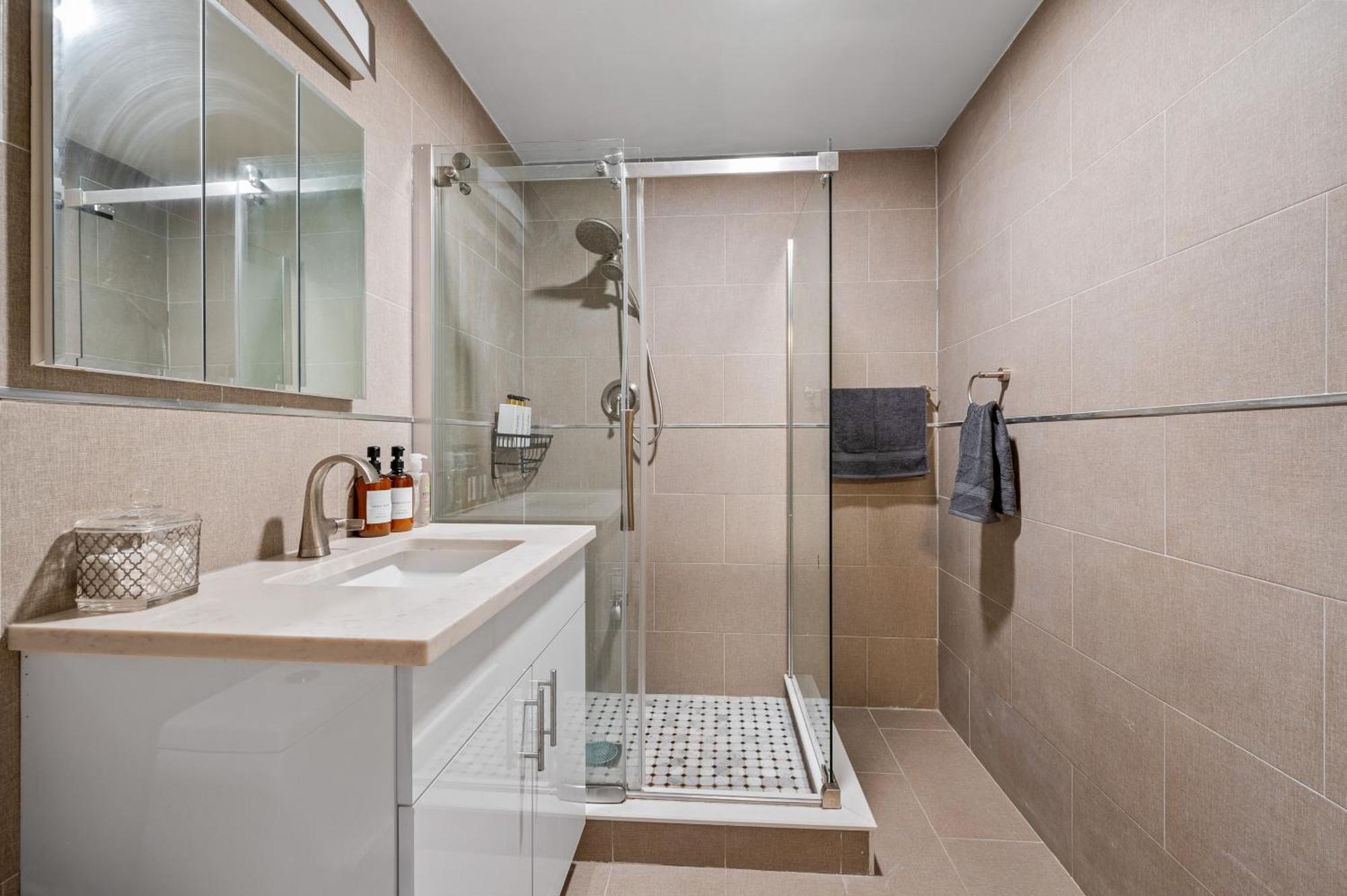 Hotel Upper East Side Luxury 3br 2b 1700 Square Feet