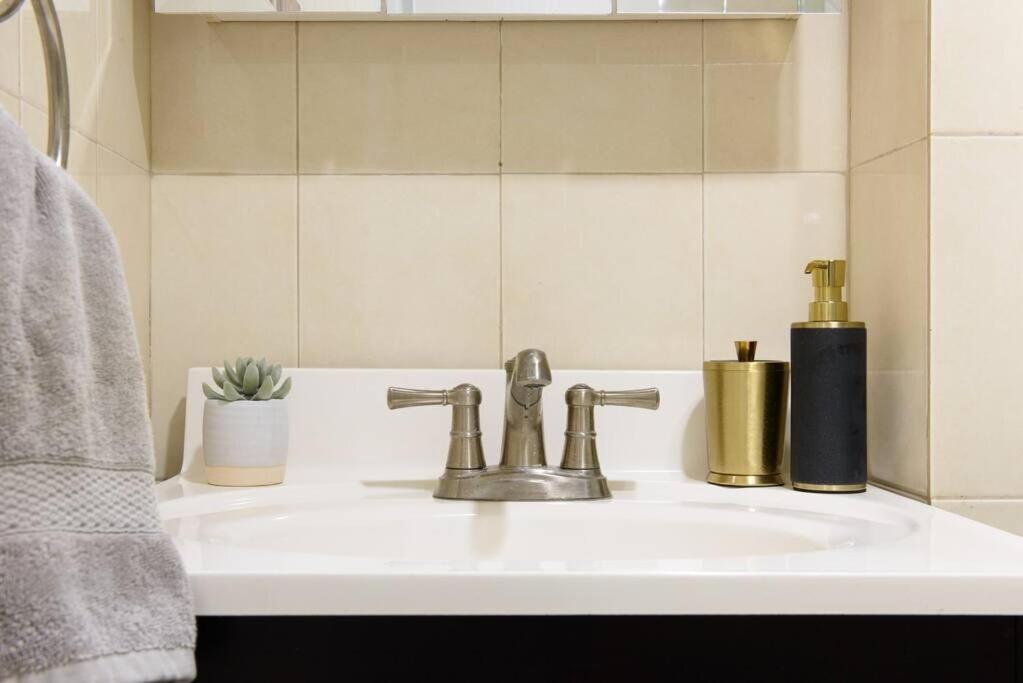 109-1 Huge 3br Value - Nyc New York