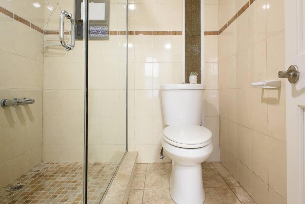 Apartment 109-1 Huge 3br Value - Nyc *