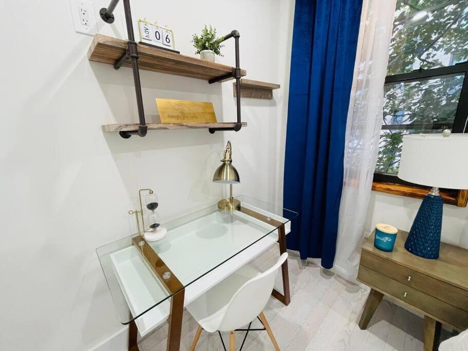 Apartment 78-3a Luxury Brand New Modern 1br W&d