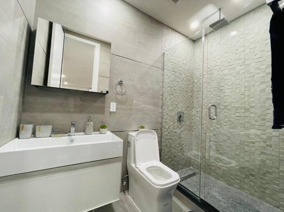 78-3a Luxury Brand New Modern 1br W&d *