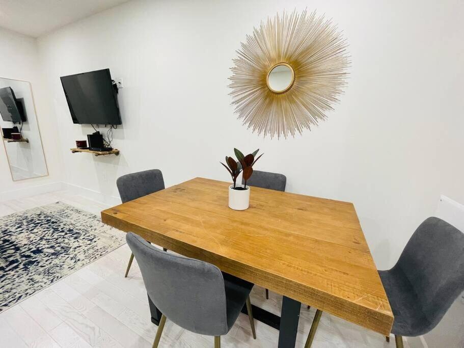 Apartment 78-3a Luxury Brand New Modern 1br W&d