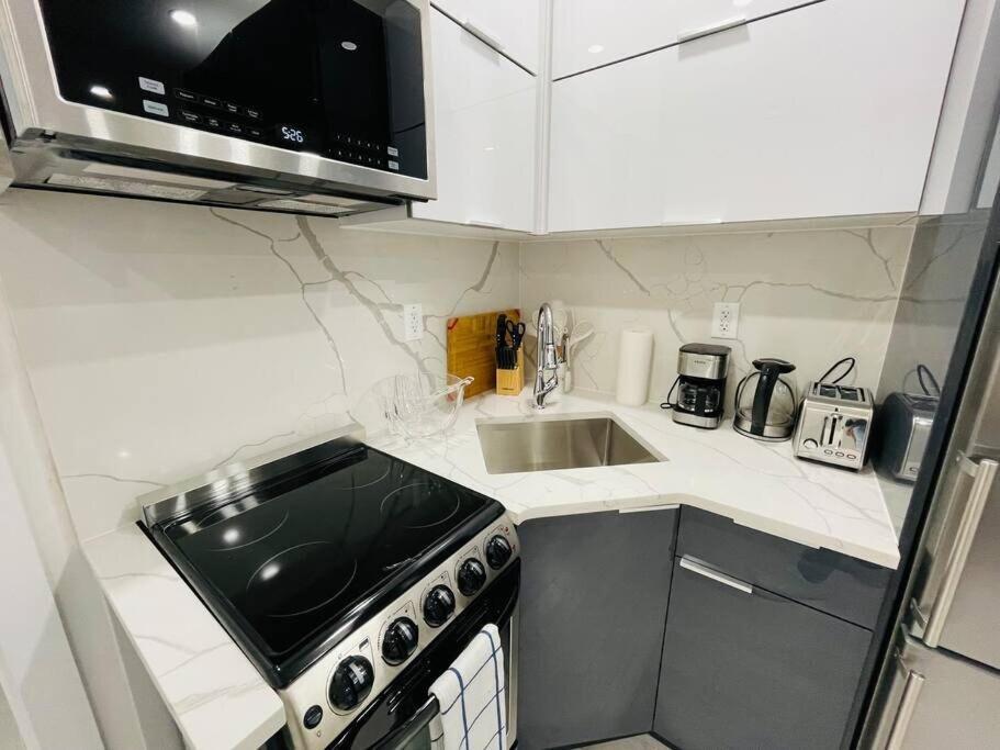 78-3a Luxury Brand New Modern 1br W&d *