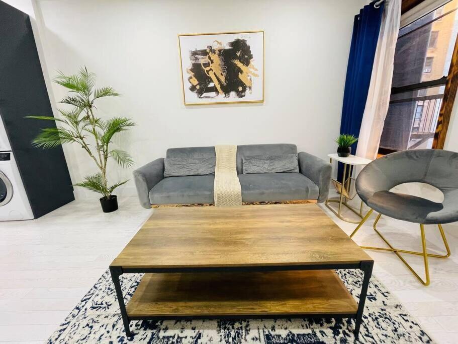 Apartment 78-3a Luxury Brand New Modern 1br W&d *