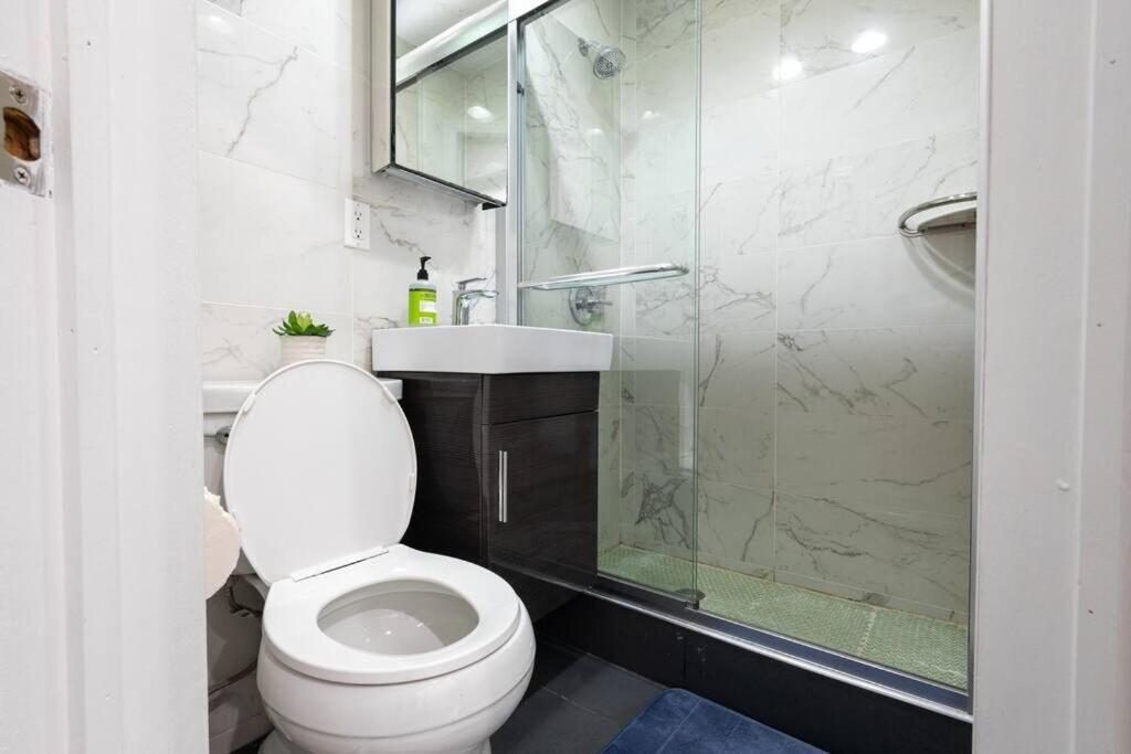 Apartment 69-2d Stylish Lower East Side 1br New York