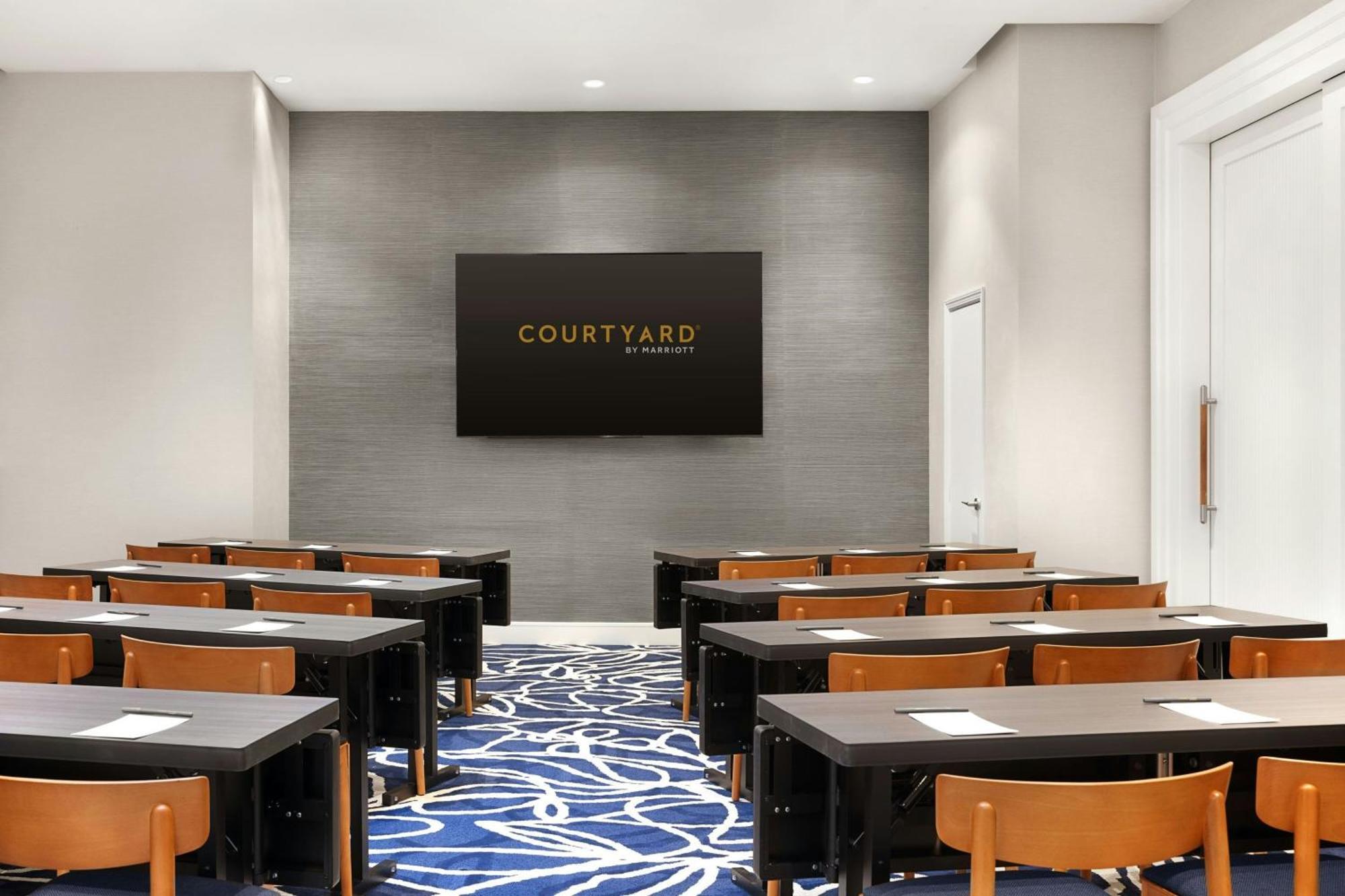 Courtyard By Marriott Manhattan/chelsea